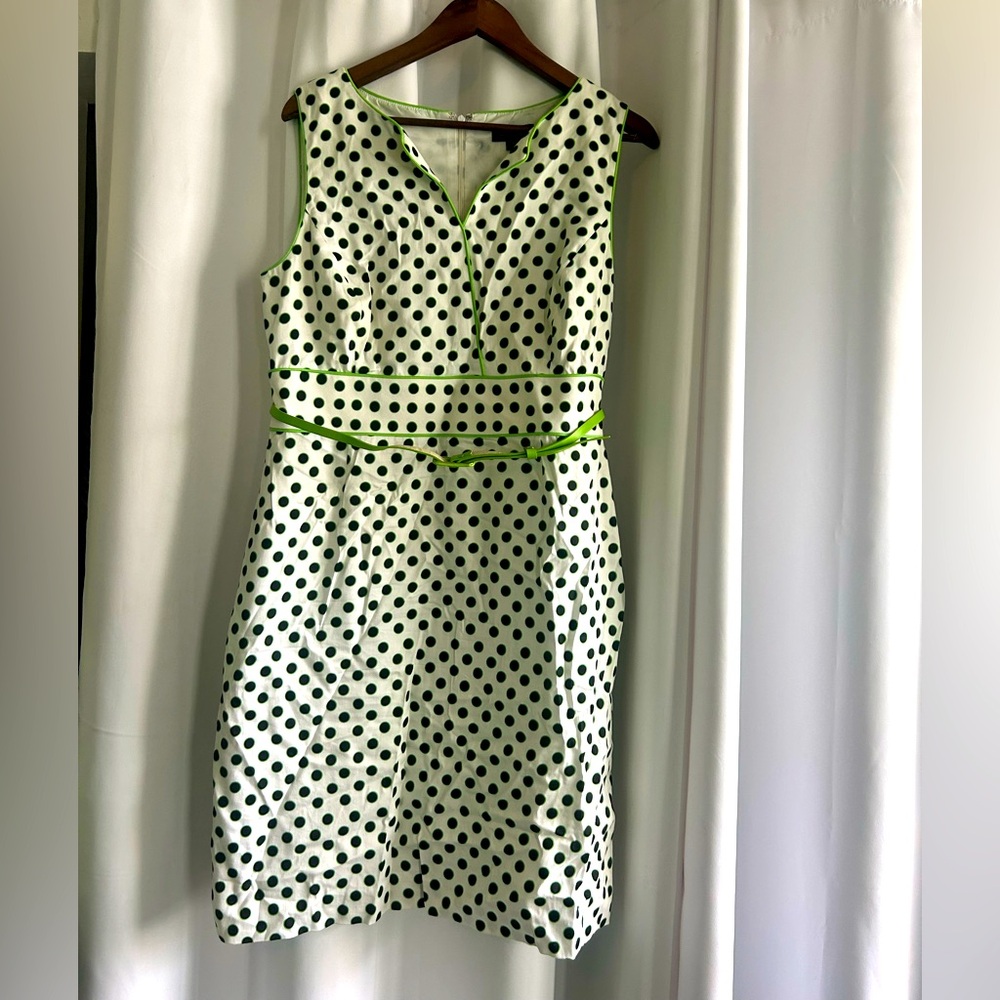 Vintage EUC polkadot structured dress w mint green trim and belt